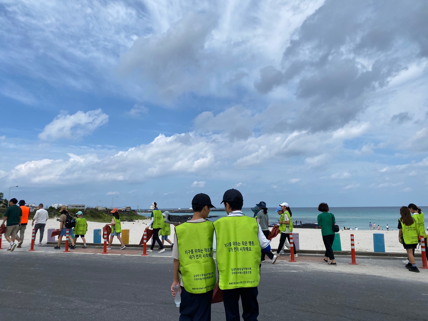 바다가꿈프로젝트 전경3(어항 육역 및 해안가 방치 쓰레기 수거)